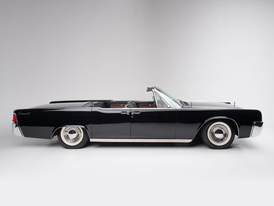  Lincoln Continental Convertible 1963 года  (фото 15 из 18)